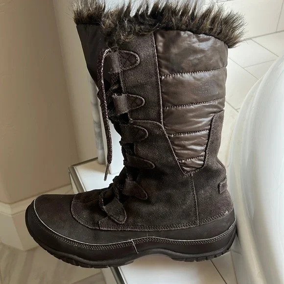 North face women’s winter boots barely worn. Size 8 - Picture 1 of 3